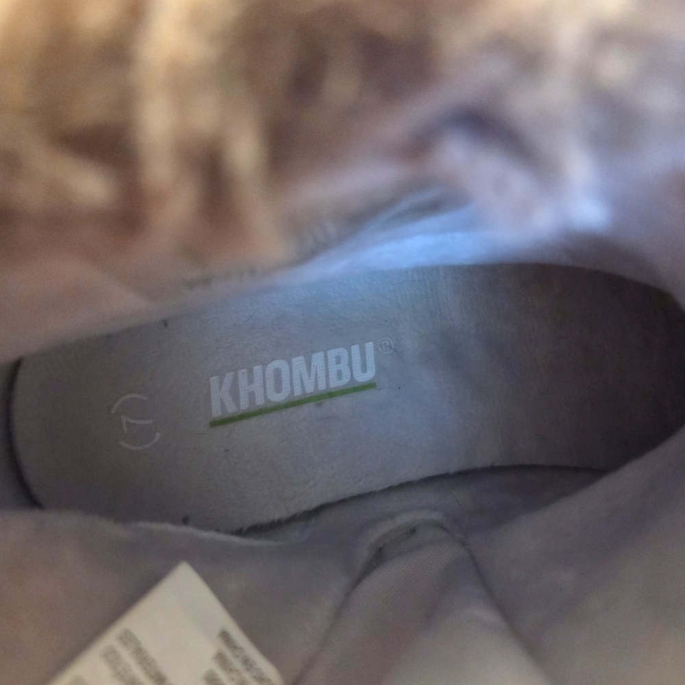 Khombu Iris 1527296 Ivory Suede Leather All Weather Boots W/ Faux Fur Trim Sz 7M - Picture 12 of 15